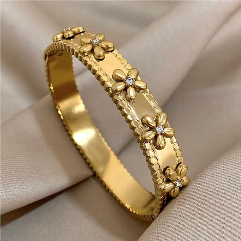 Gorgeous Gold Plated Cuff/Bracelet w/ Flowers on it